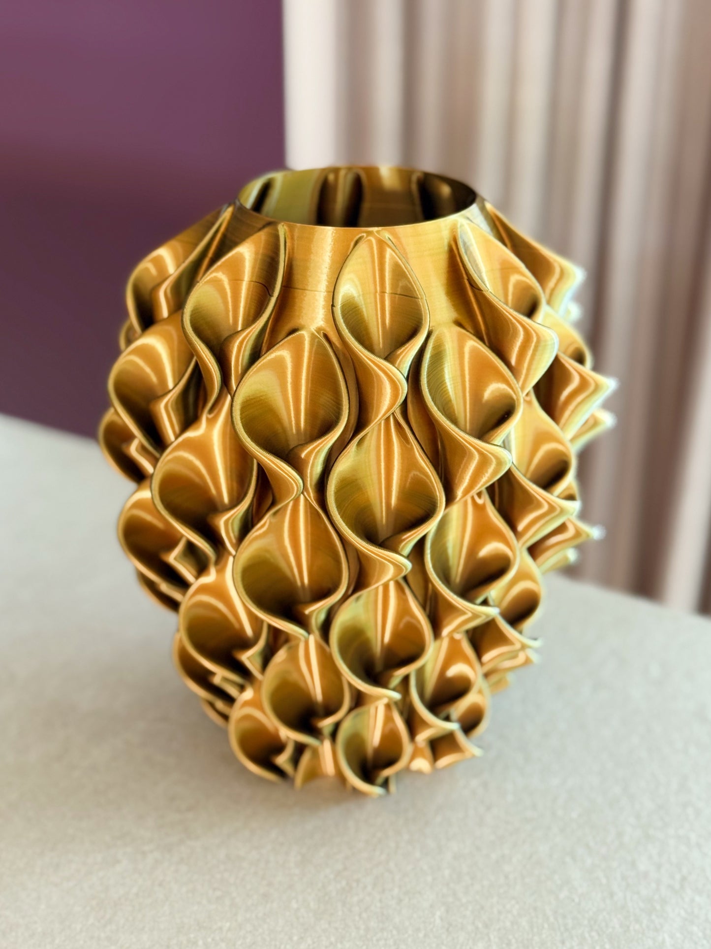 3D geprinte vaas goud zwart lelie