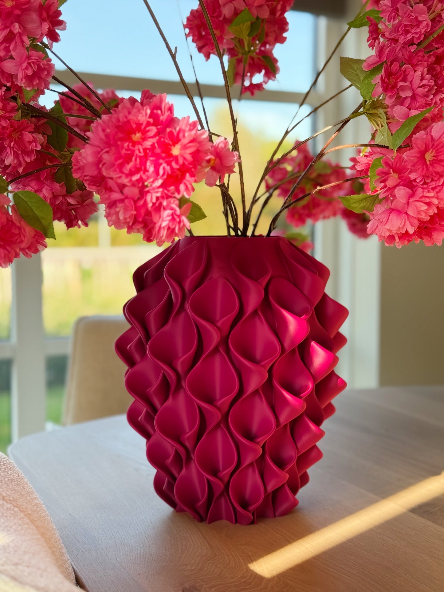 3d geprinte vaas met roze bloemen