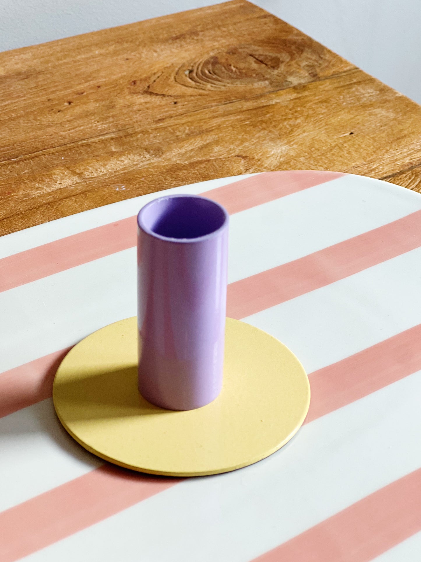 Kleurrijke kaarsenhouder paars geel bij StyleByClariss.