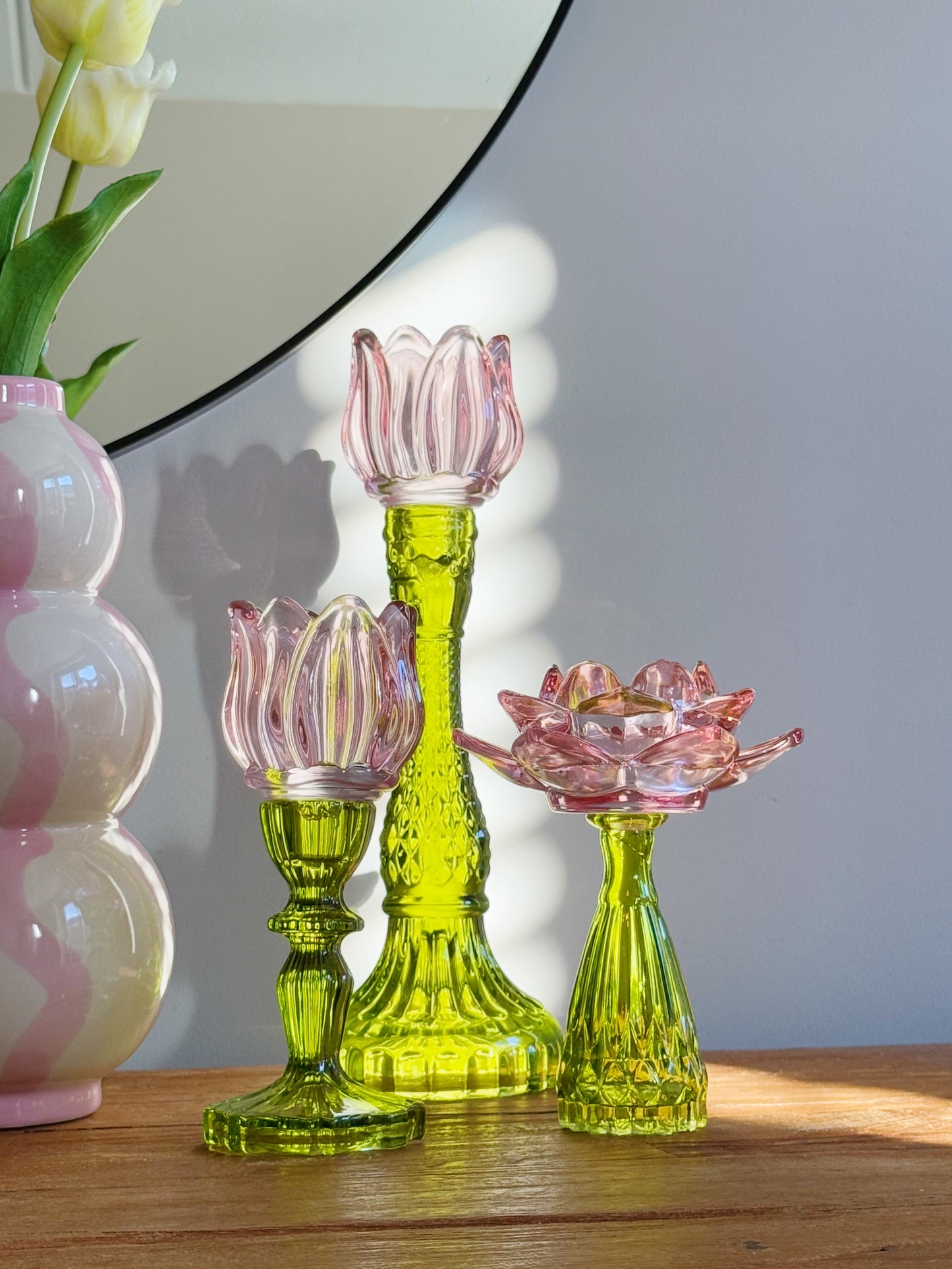 gekleurde glazen kandelaars bij Stylebyclariss