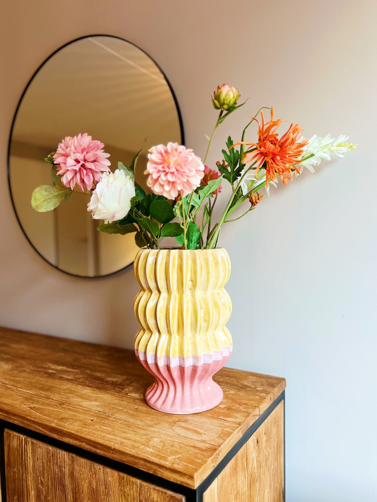 gekleurde vaas beige bij StyleByClariss