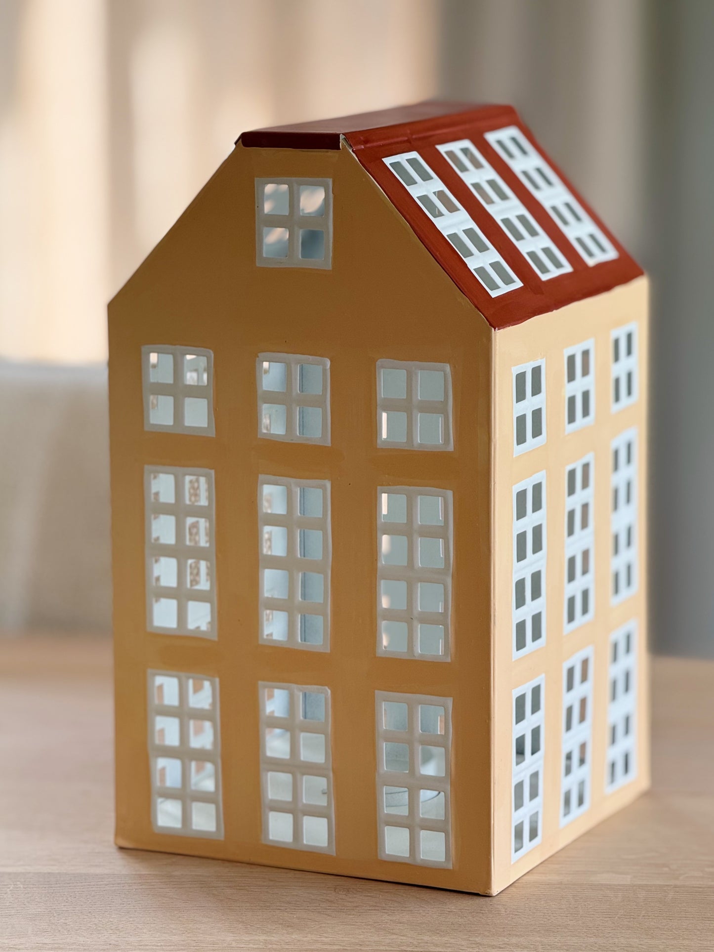 Vensterbank decoratie - huisje geel