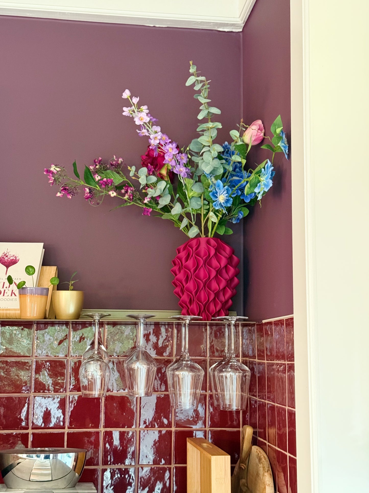 roze 3d geprinte vaas met kunstbloemen