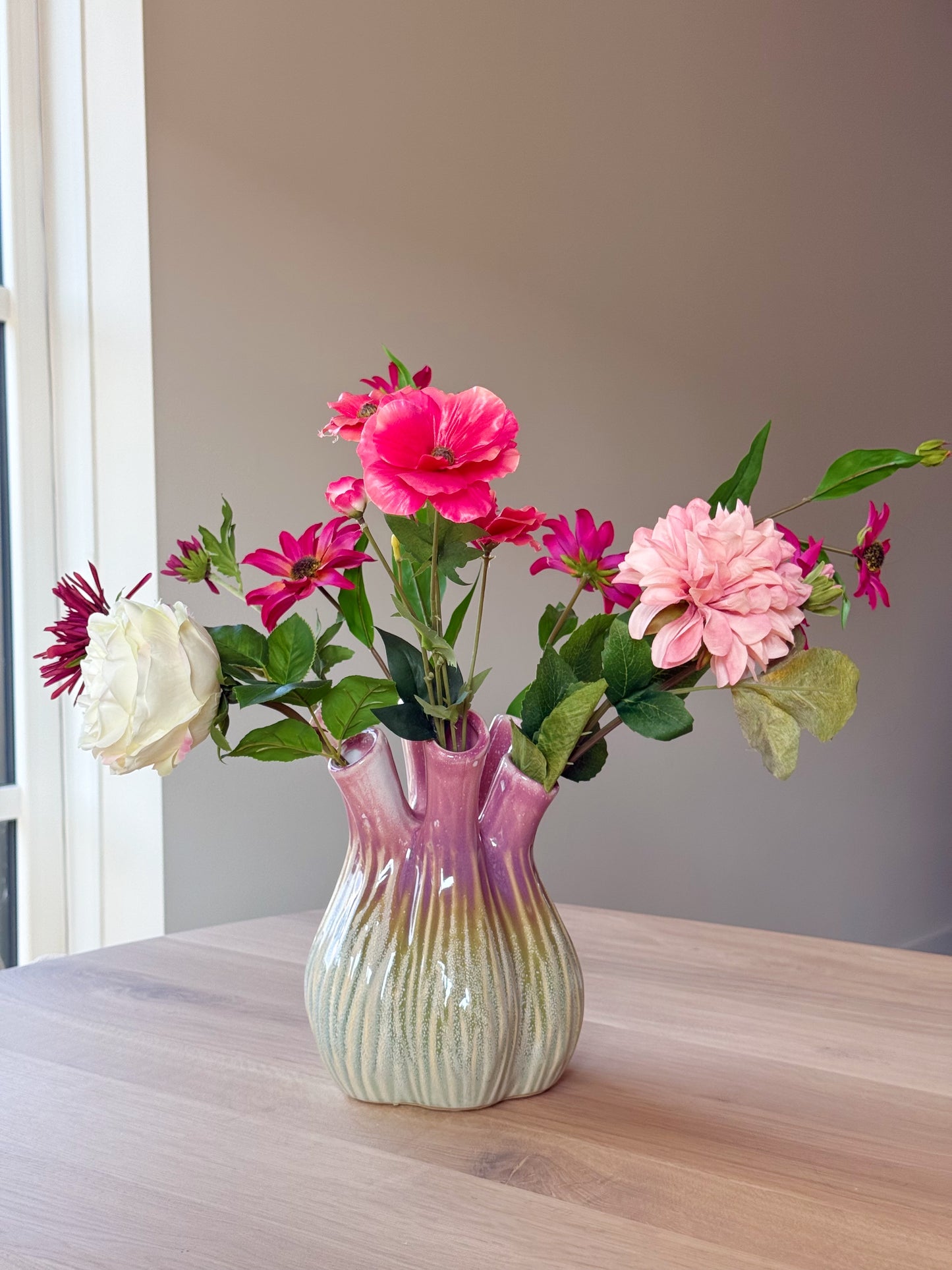 tulpen vaas met kunstbloemen