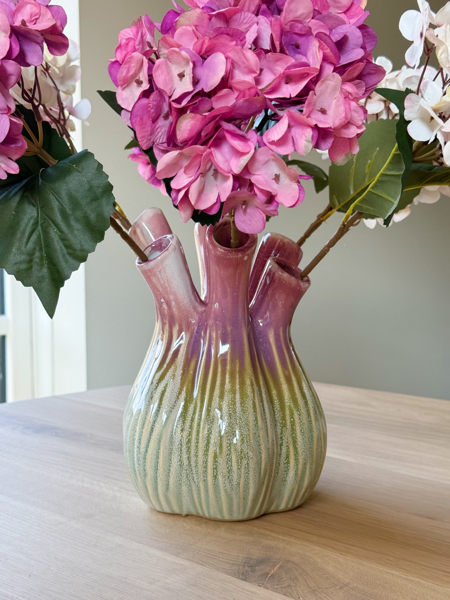 tulpenvaas met bloemen