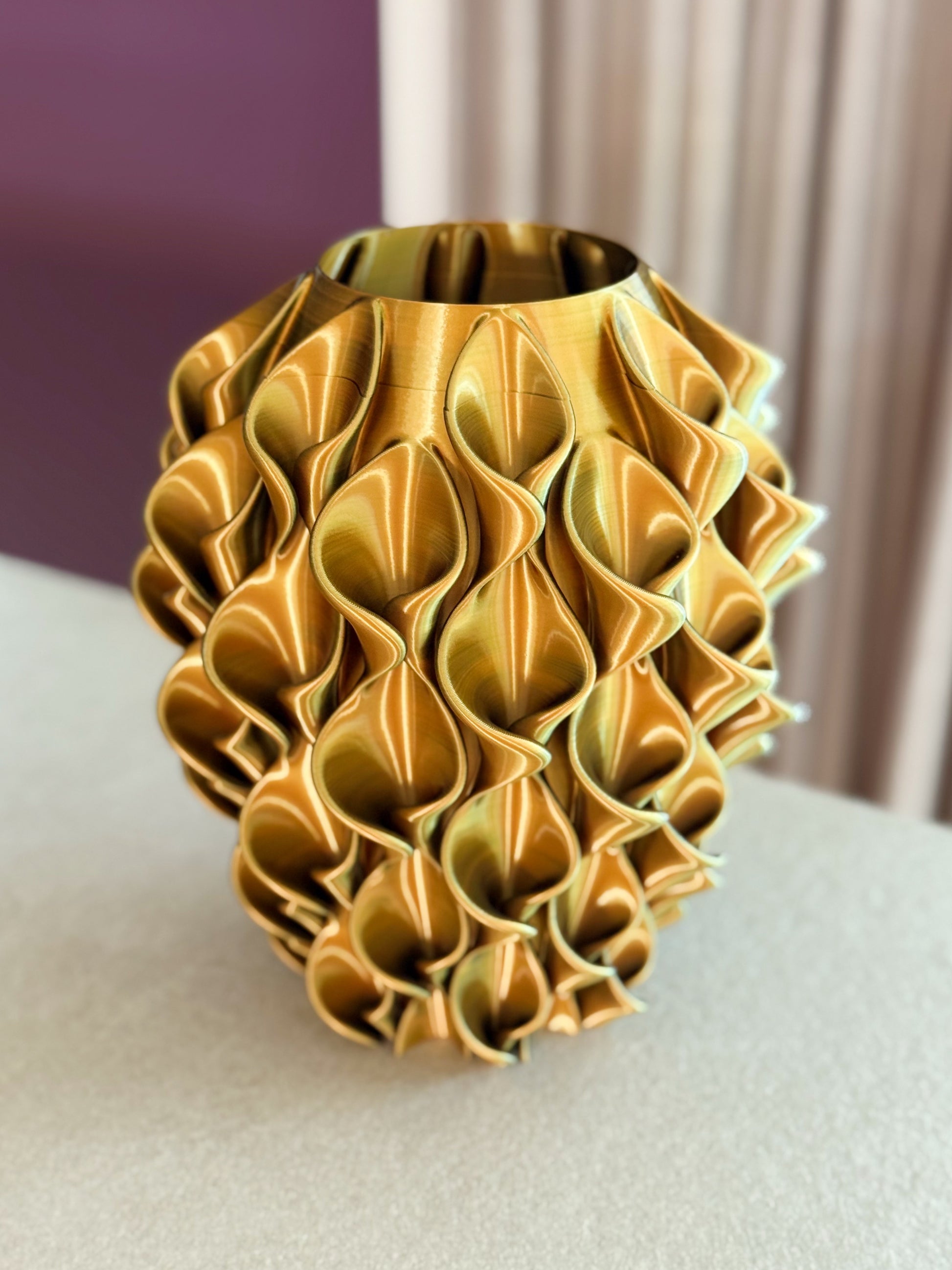 3D geprinte vaas goud zwart lelie