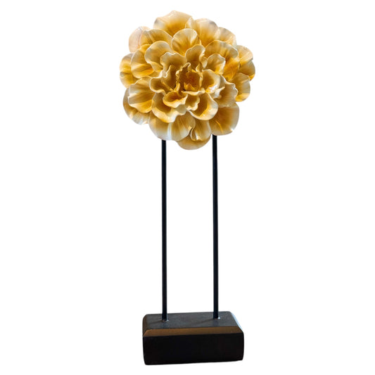 Gele bloem decoratie standaard bij Stylebyclariss