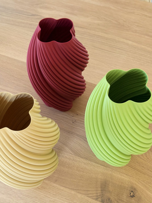 Moderne 3D geprinte vaas als opvallende blikvanger in de woonkamer