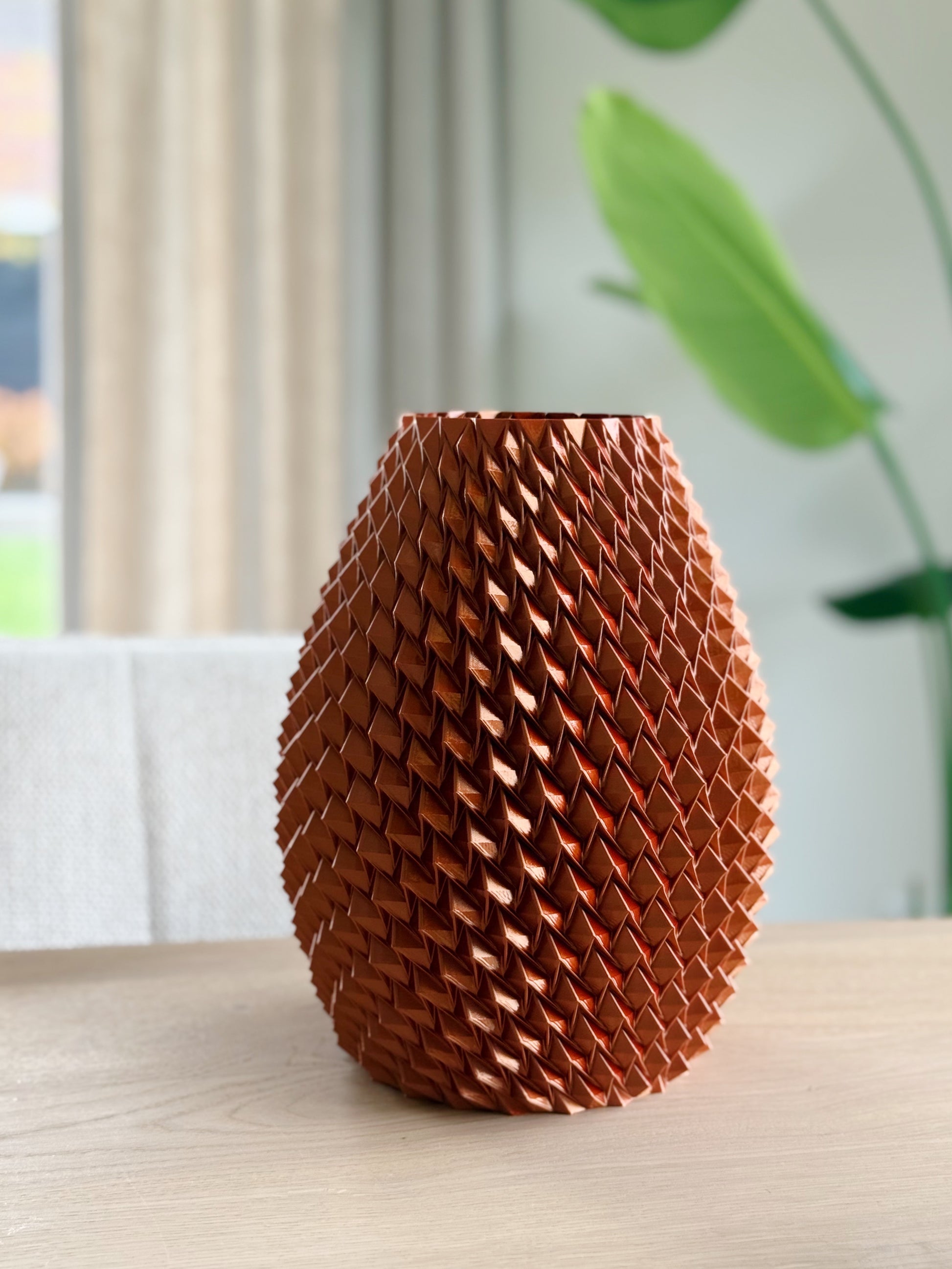 Moderne design vaas geprint met 3D-techniek in opvallende vorm
