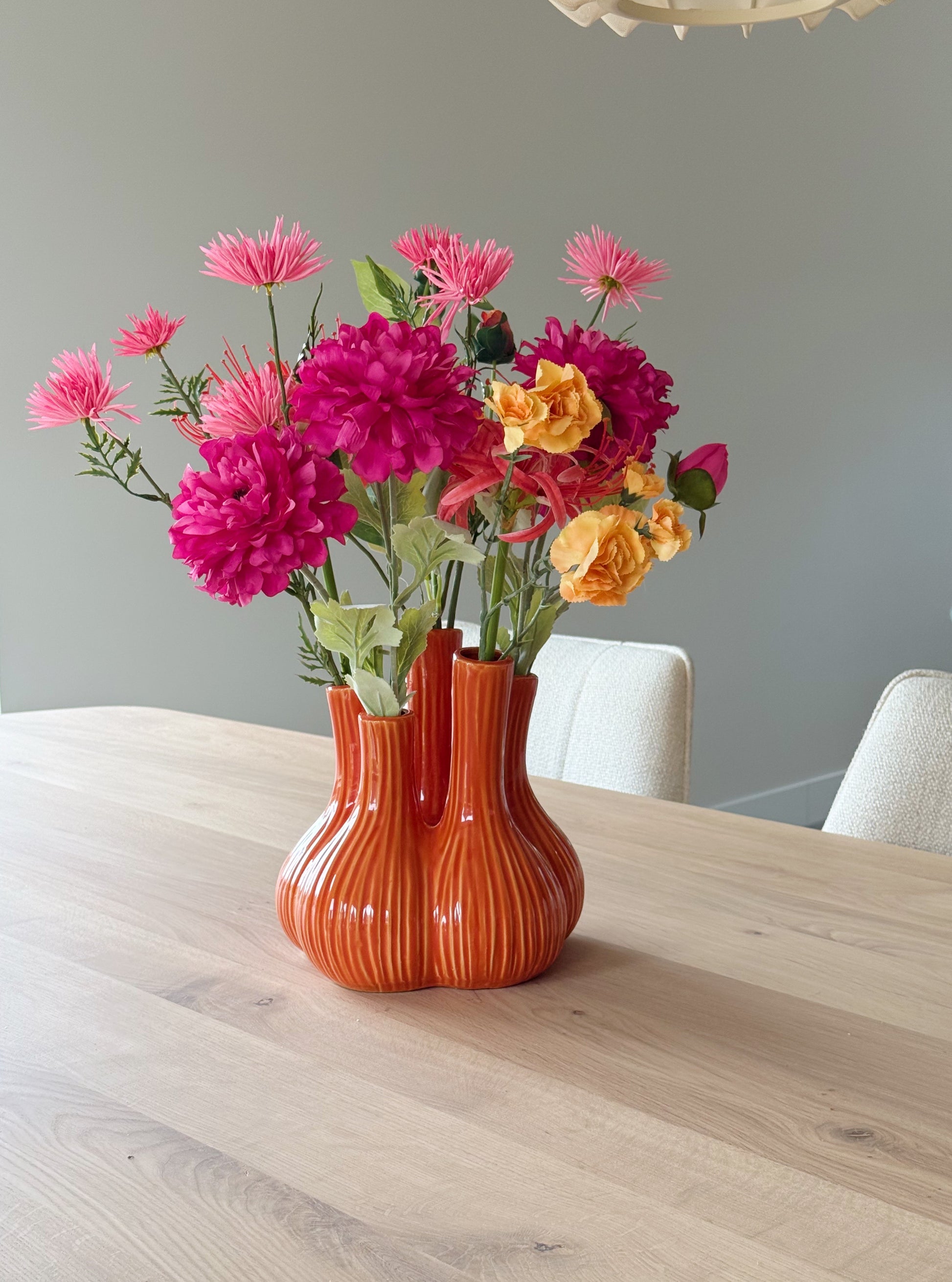 Trendy tulpen vaas voor vensterbank of dressoir styling