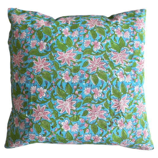 blauw sierkussen bij Stylebyclariss