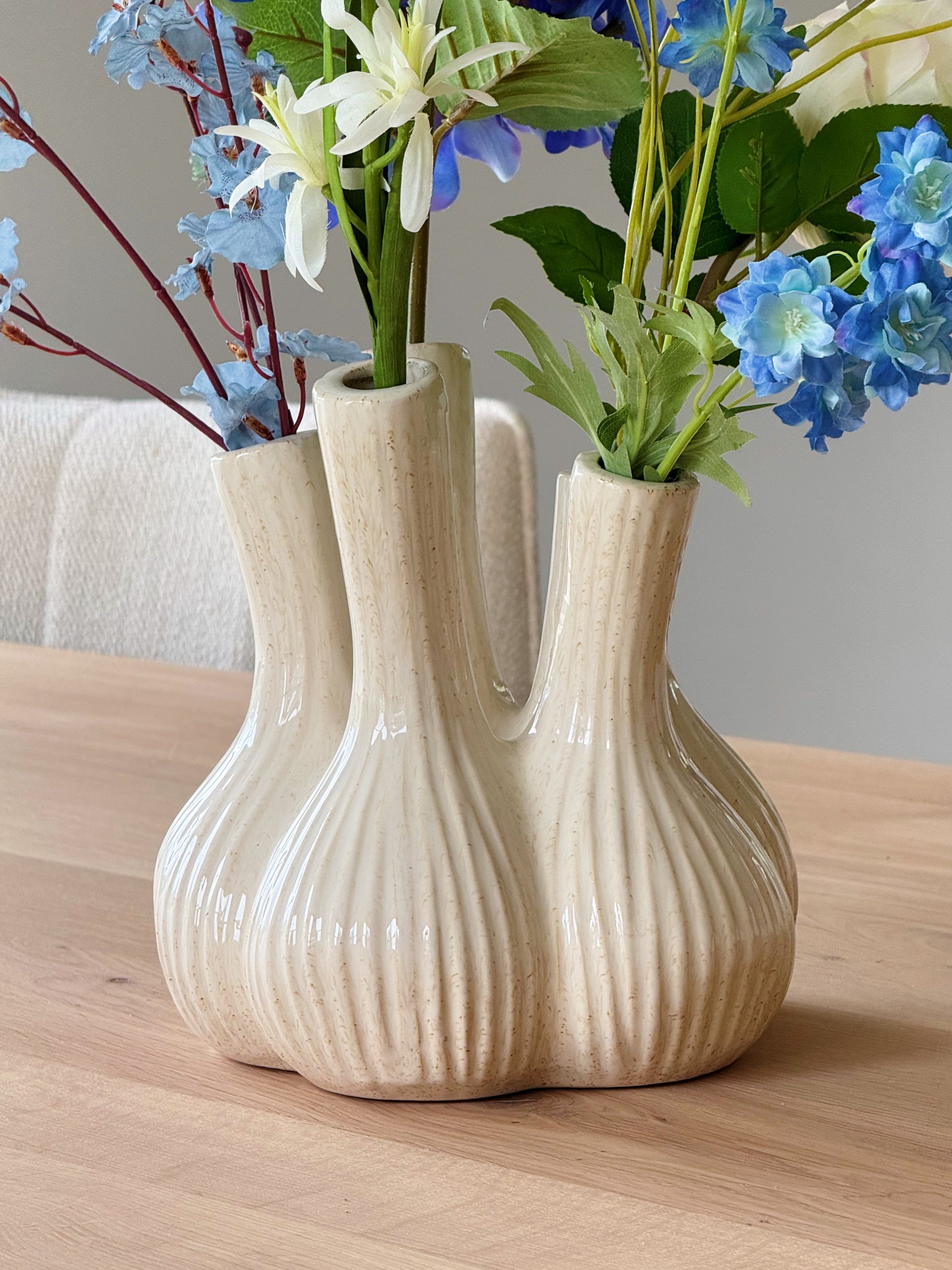 tulpen vaas creme bij Stylebyclariss
