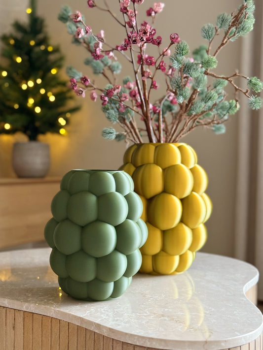 vaas met kerstballen goud